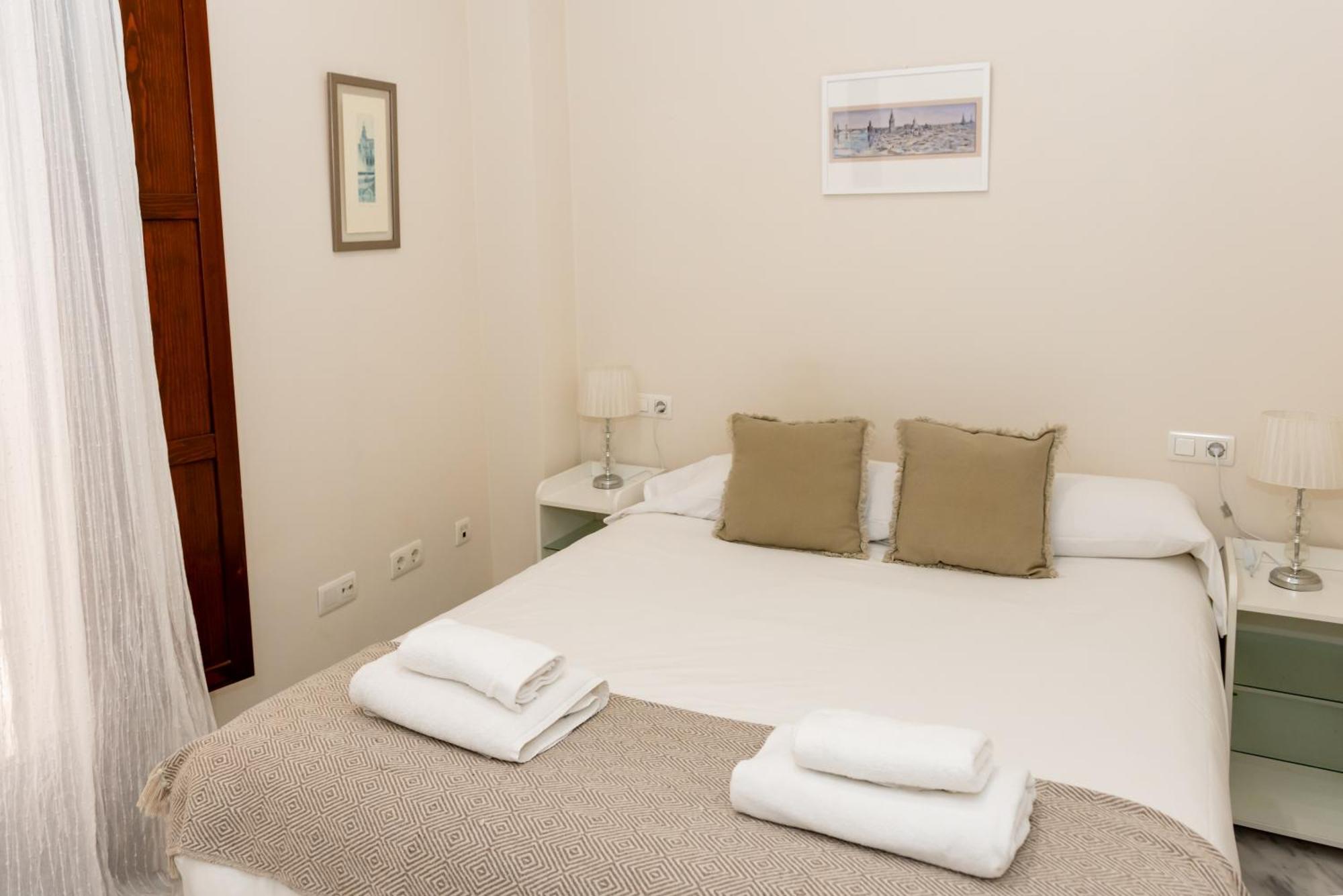 Charming & Quiet Apartment In Plaza Del Salvador Sevilha Exterior foto
